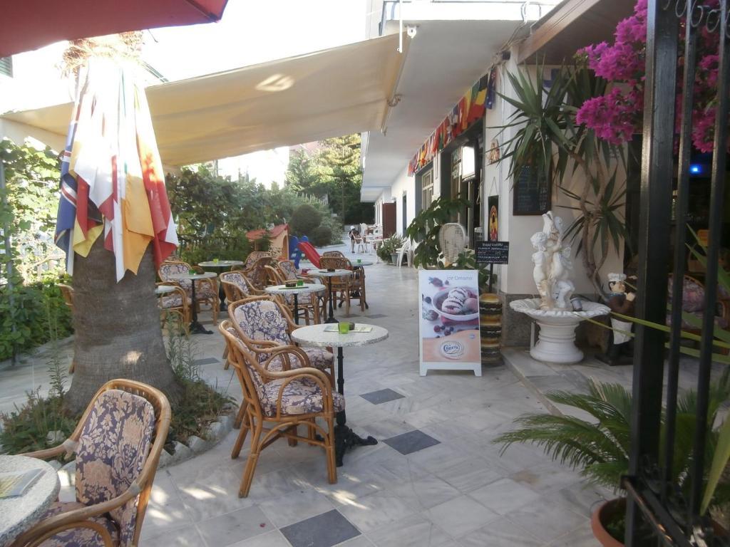 Harry'S Bar & Apartments 1 Acharavi  Exterior foto